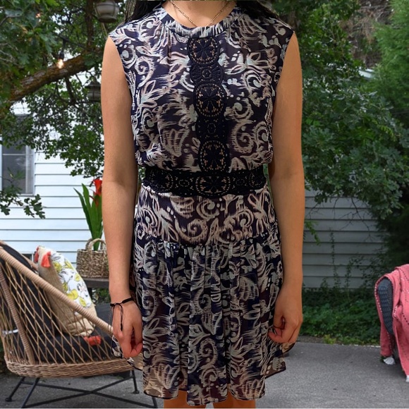 BCBG MaxAzria Aymeline Blue Floral Print Lace Sleeveless Dress Size 0 Small - Picture 4 of 9